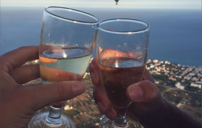 Hot air balloon ride at sunset with champagne in Mallorca - Image 3